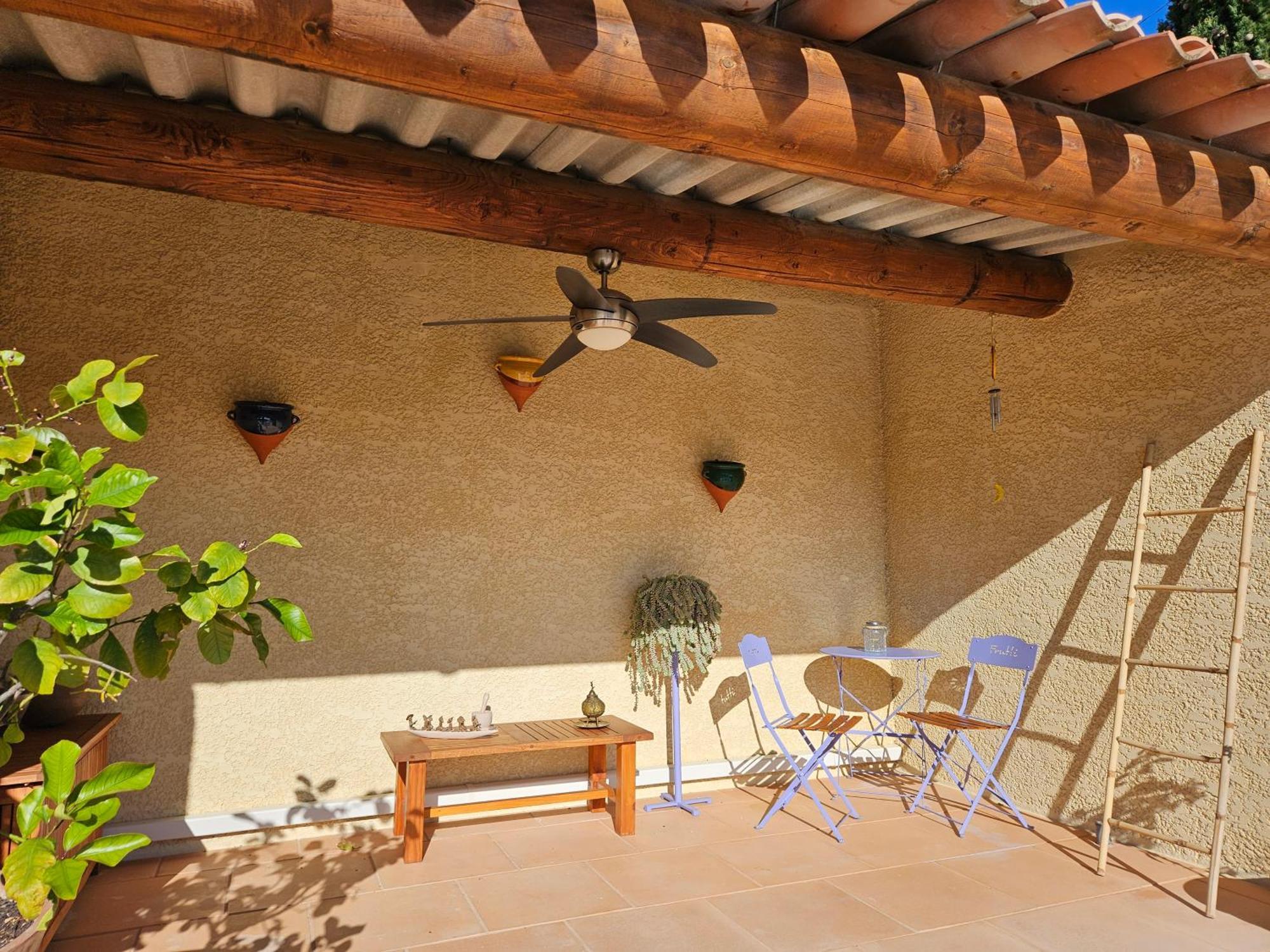 Au Pied Du Massif Des Costes Villa Pélissanne Dış mekan fotoğraf